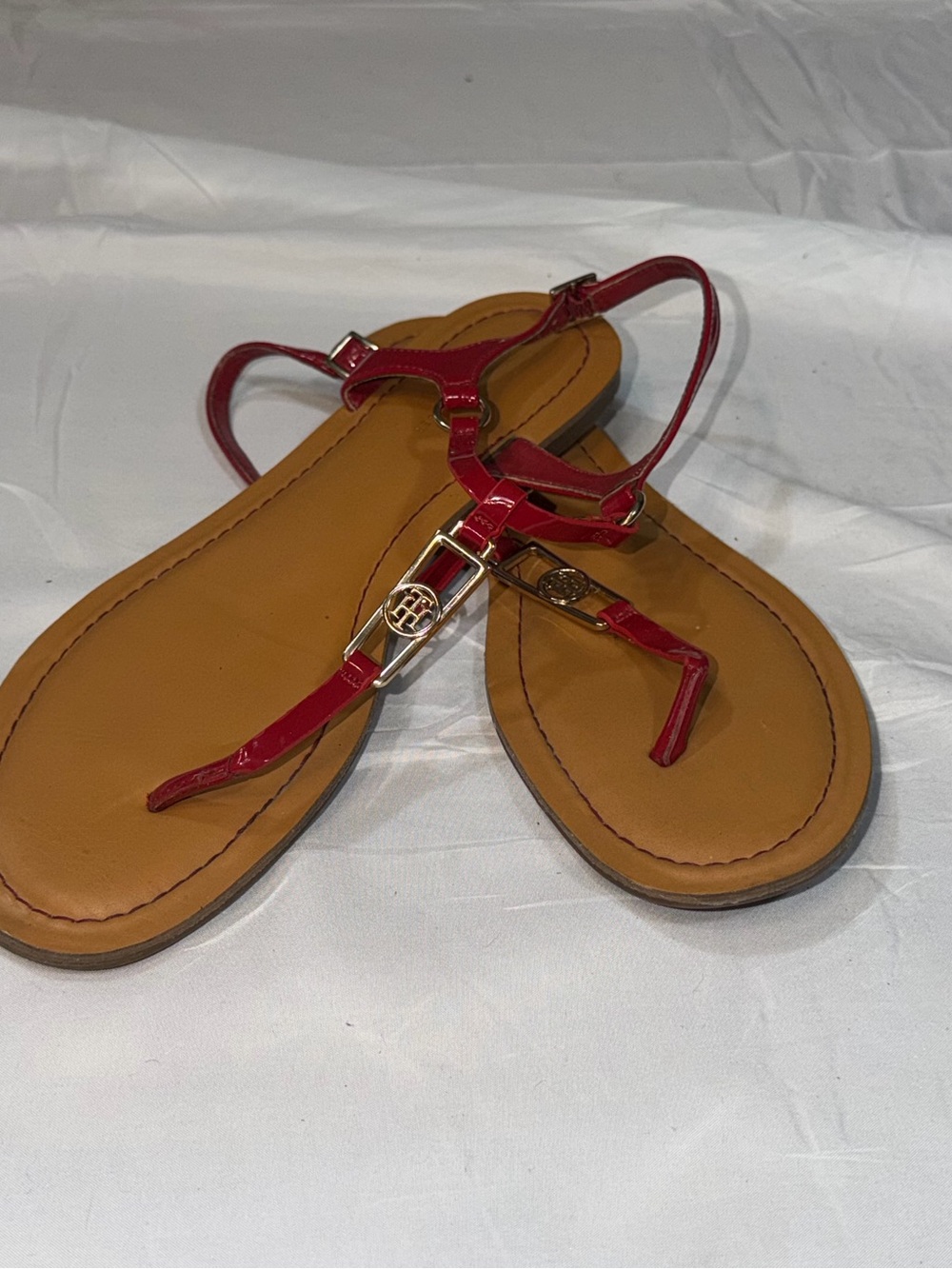 Tommy Hilfiger Bennia Women 11 Red Patent T-Strap Flat Sandals Gold Logo